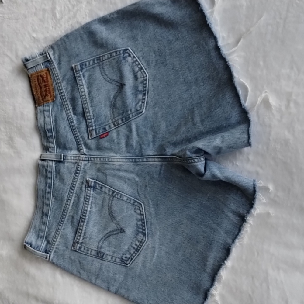 Levi’s Classic Ribcage High Rise Cut Off Denim Jean Shorts - Picture 3 of 14